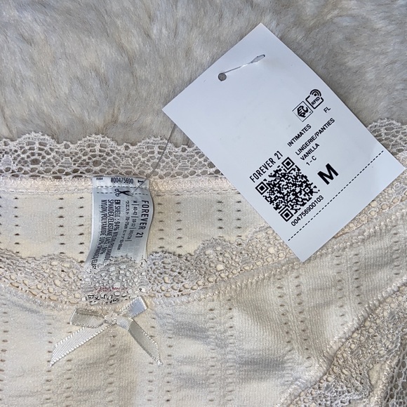Forever 21 lace trim cheeky panty cream color seamless eyelet material vanilla M - Picture 6 of 11